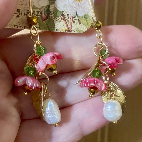 Elegant Gold and Red Floral Drop Earrings - Picture 6 of 7